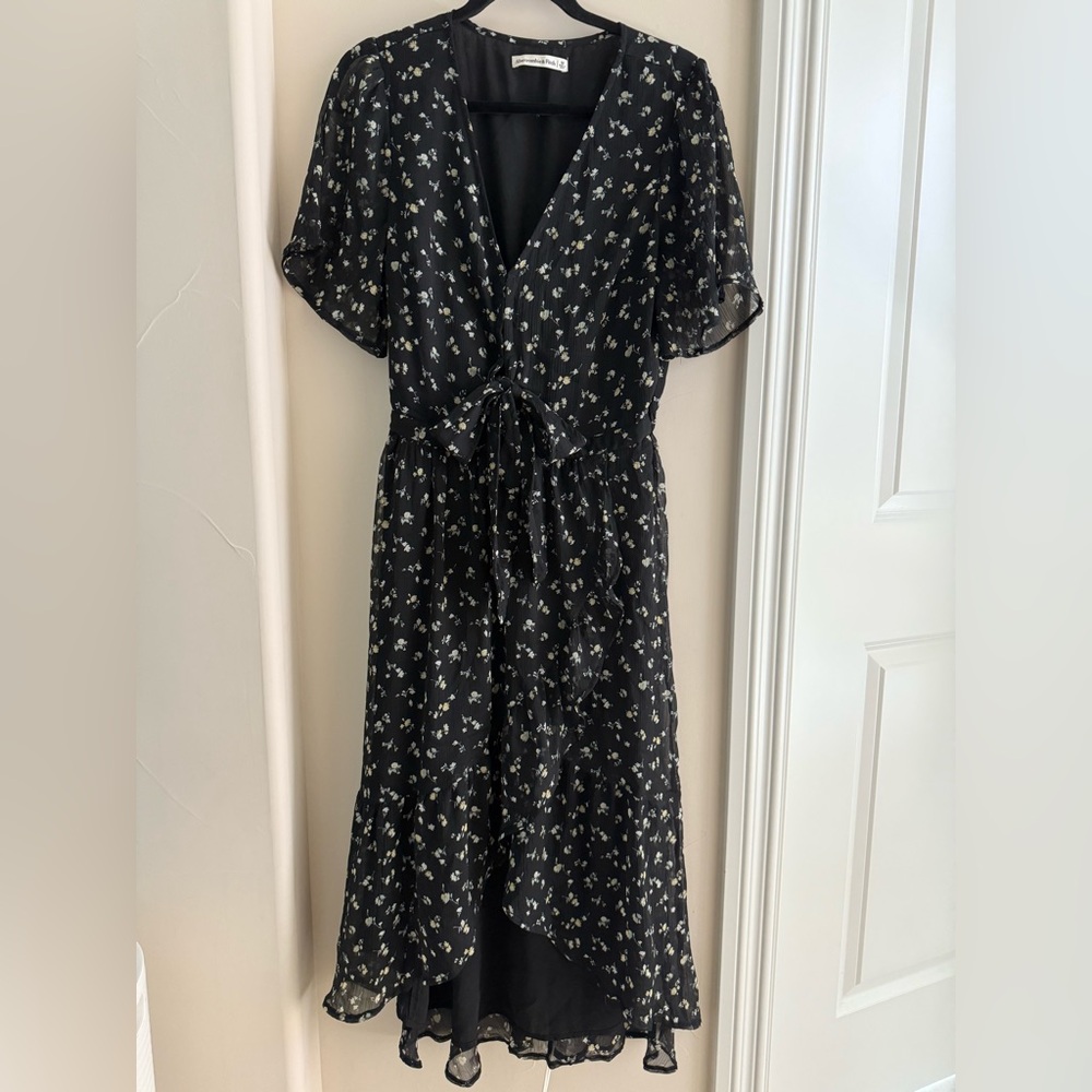 Abercrombie short sleeve black floral dress size medium